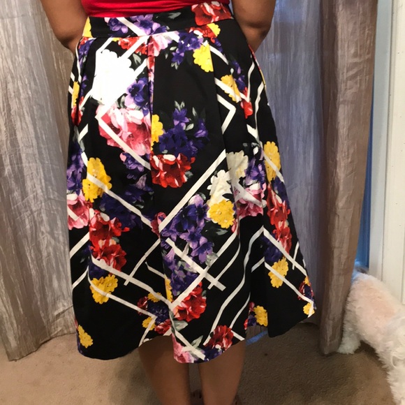 New York & Company 7th Ave skirt - Picture 2 of 3